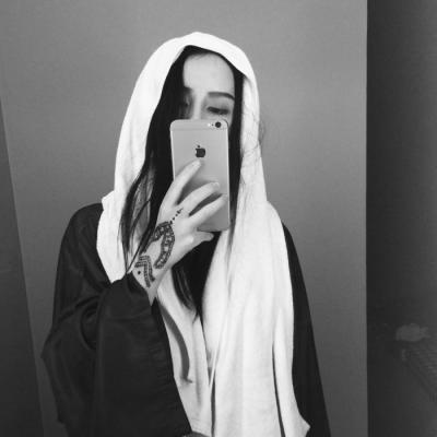 20张高清冷淡风黑白伤感女生头像合集