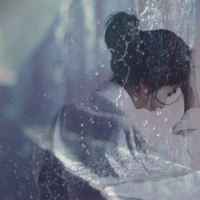 虚影模糊的伤感女生头像 共12张素材分享