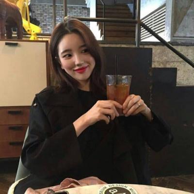 女生酷酷的高清头像合集 33张好看的酷感女生头像