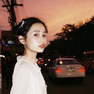 32张高清真人美女微信头像 好看的女生头像合集
