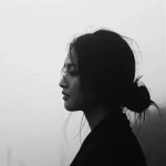 16张氛围感拉满的女生黑白伤感QQ头像