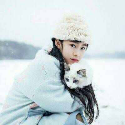 18张高清抱猫女生头像 温柔又治愈的微信头像合集
