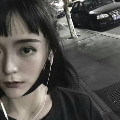 26张高冷霸气黑白女生头像 氛围感拉满的黑白女头合集