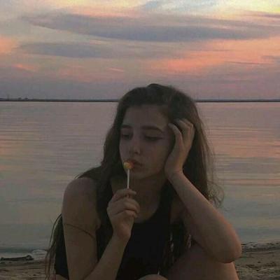 19张高清好看的女生海边头像合集