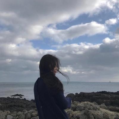 17张高清有气质的唯美女生背影头像