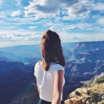 17张高清有气质的唯美女生背影头像