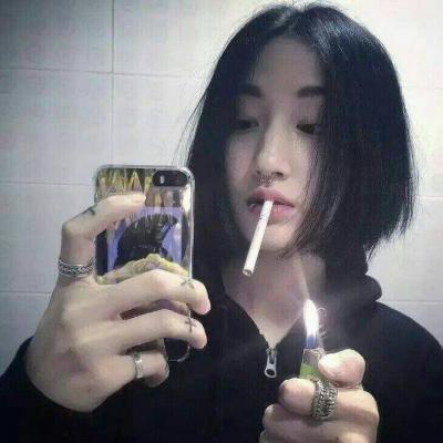 女生抽烟伤感霸气头像合集 12张高清图分享