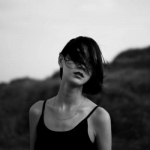 20张高清冷淡风黑白伤感女生头像合集