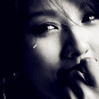 18张女生流泪哭腔头像 带着难过情绪的伤感女生头像