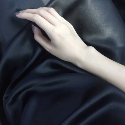 31张酷感露肩女生部位头像 高清无水印直接用