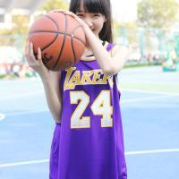 女生篮球可爱头像合集 12张清新治愈的持篮球女生头像