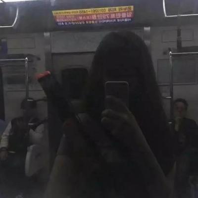 新款颓废伤感女生QQ头像 16张高清好看的颓废女头汇总