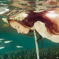 23张女生溺水唯美伤感头像 深海氛围感头像合集