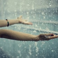 17张氛围感拉满！伤感意境的女生雨中头像合集