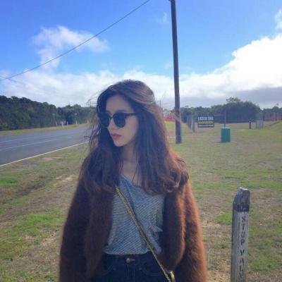 18张高清长发披肩女生头像 氛围感拉满的唯美款