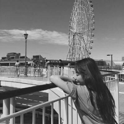 12张高清伤感女生黑白头像 快存起来用