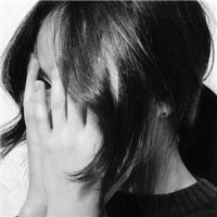 23张黑白女生流泪伤感头像 把难过藏在画面里