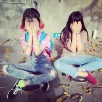 26张盘腿坐姿女生头像合集 适合当头像用