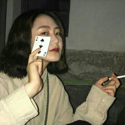 霸气拽酷！11张女生抽烟高清头像合集