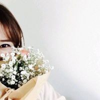 女生手捧花清新头像合集 共18张