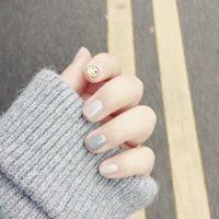 适合美甲师用的创意彩色美甲头像 共19张女生头像