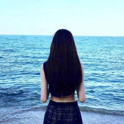 女生面朝大海的背影头像合集 21张高清好看的海边女生背影头像