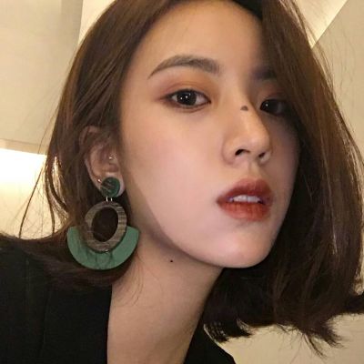 霸气酷感拉满！36张高清野性酷姐女头像合集