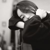 34张黑白伤感女生QQ头像 藏在黑白色里的满屏情绪