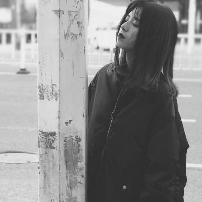35张高清黑白高冷女生霸气头像合集