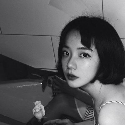 35张高清黑白高冷女生霸气头像合集