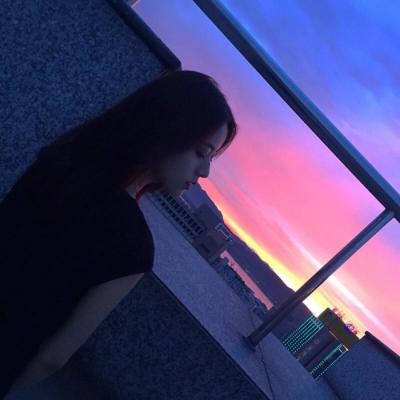 19张高清女生朦胧唯美QQ头像 氛围感拉满