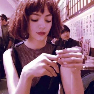 33张高清欧美原宿风女生头像 好看又有格调