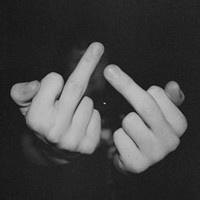 女生竖中指鄙视头像合集 9张霸气个性女生头像