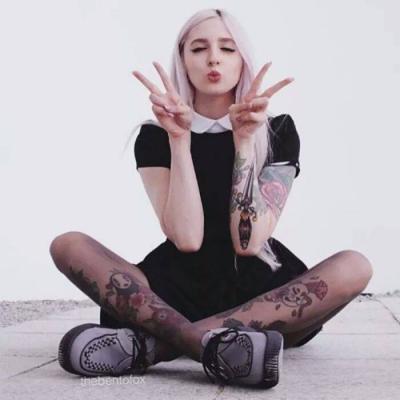 33张高清欧美原宿风女生头像 好看又有格调