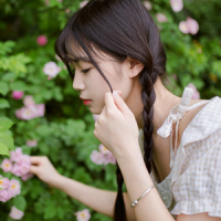 12张好看又可爱的双马尾少女头像合集