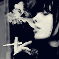 女生吐烟圈头像合集 18张好看的女生抽烟头像