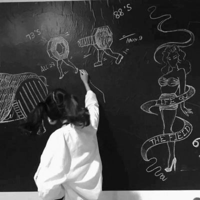 气质拉满！17张高清黑白女生微信头像精选