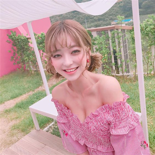 23张高清女生微信头像图 直接用不踩雷