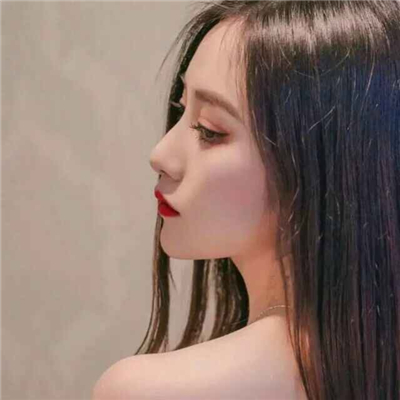 22张高清露肩性感女生头像 好看的女生头像合集