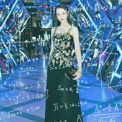 迪丽热巴数学公式头像来啦 9张带公式的迪丽热巴高清大图