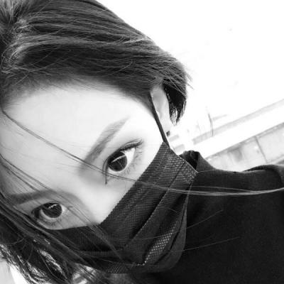 26张高冷霸气黑白女生头像 氛围感拉满的黑白女头合集