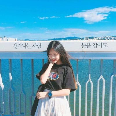 22张高清清新长发美女头像 氛围感拉满的女生头像合集