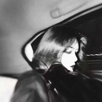 30张超飒女生黑白头像 冷酷霸气感拉满