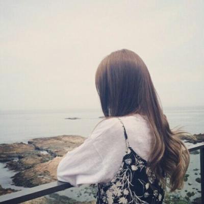 21张高清有质感的女生背影头像 简约气质拉满