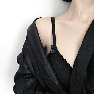 22张高清露肩性感女生头像 好看的女生头像合集