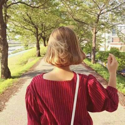 15张高清高冷气质短发女生头像 氛围感拉满