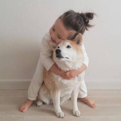 抱着宠物的可爱小女孩头像合集 软萌感拉满