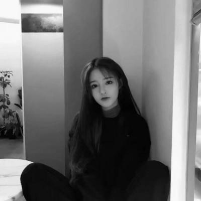 26张高冷霸气黑白女生头像 氛围感拉满的黑白女头合集