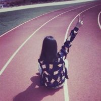 20张盘腿女生背影头像合集 免费下载