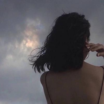 30张高清女生意境背影头像 氛围感拉满的女头合集